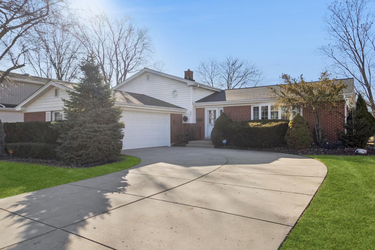 2644 N Waterman Ave., Arlington Heights, IL 60004