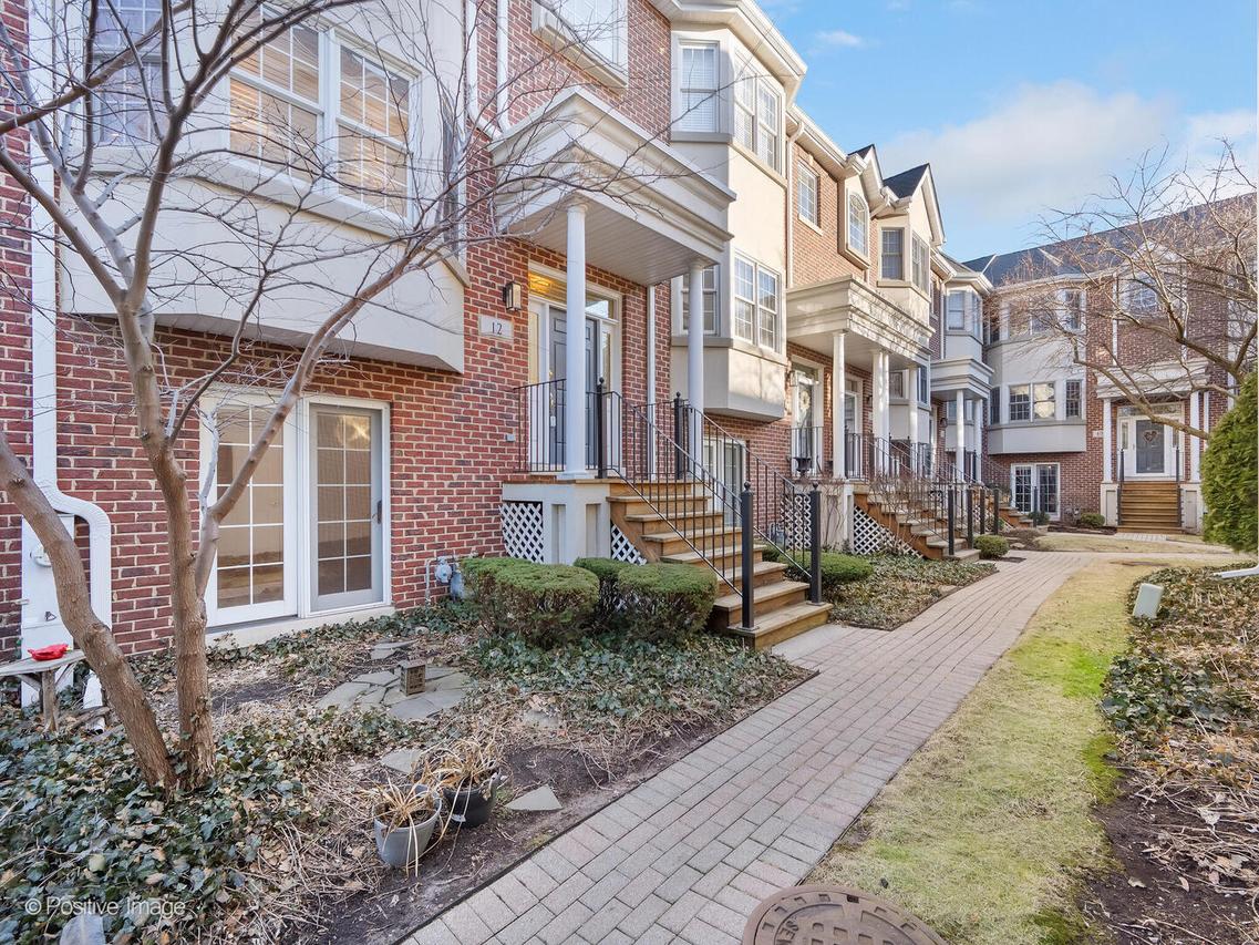 12 N Kensington Ave., La Grange, IL 60525