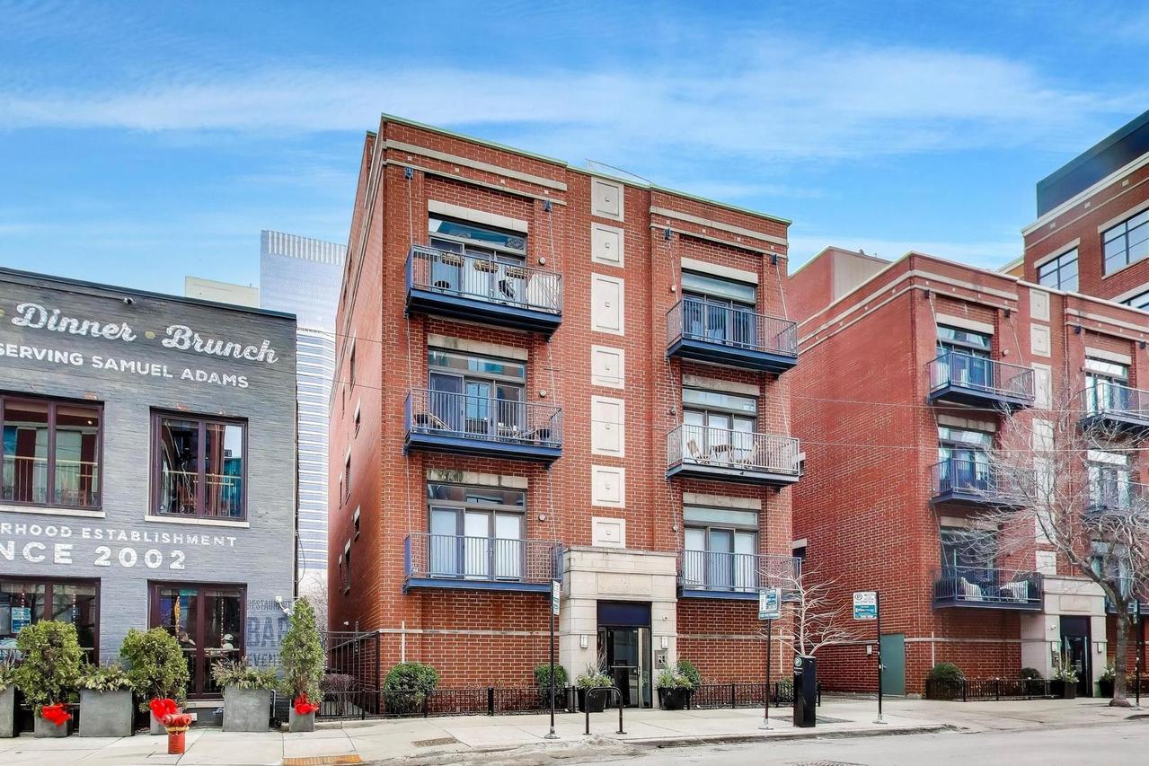 321 N Jefferson St. #401, Chicago, IL 60661