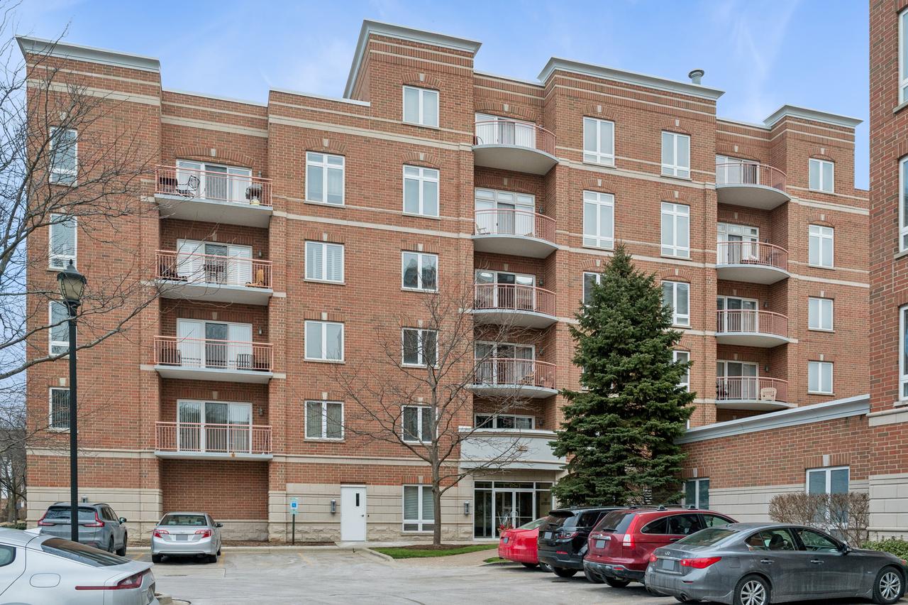 787 Graceland Ave. #202, Des Plaines, IL 60016