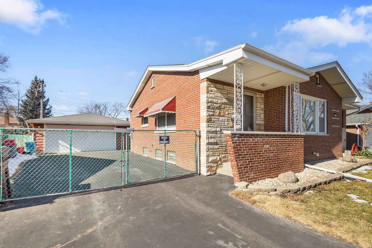 702 Willow Dr., Chicago Heights, IL 60411