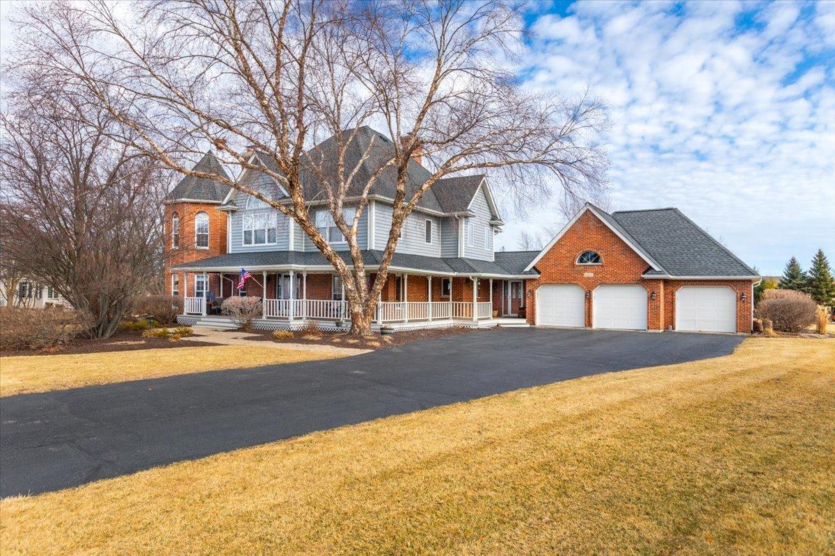 9S271 Stearman Dr., Naperville, IL 60564