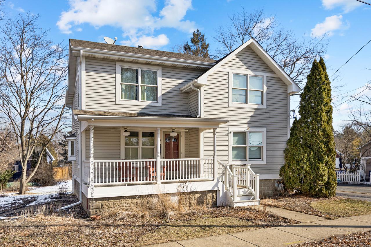 206 Water St., East Dundee, IL 60118