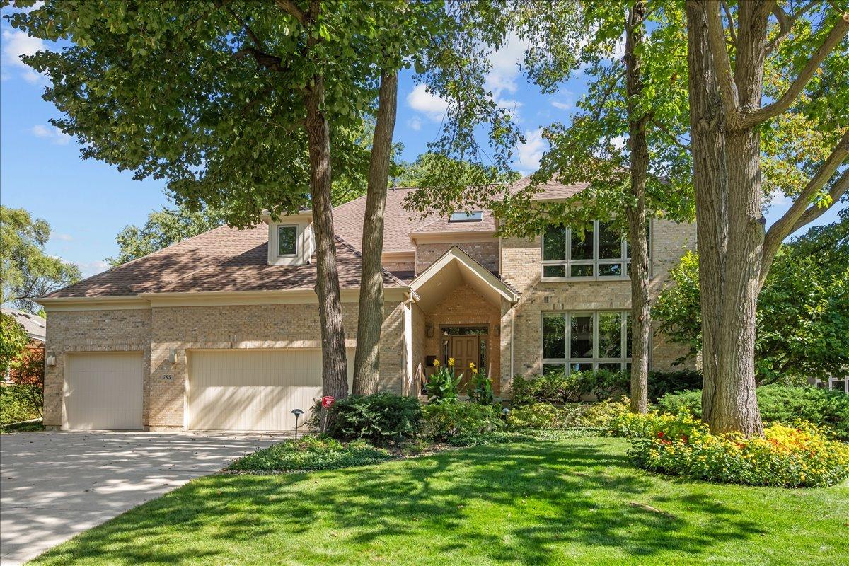 795 Carriage Way, Deerfield, IL 60015