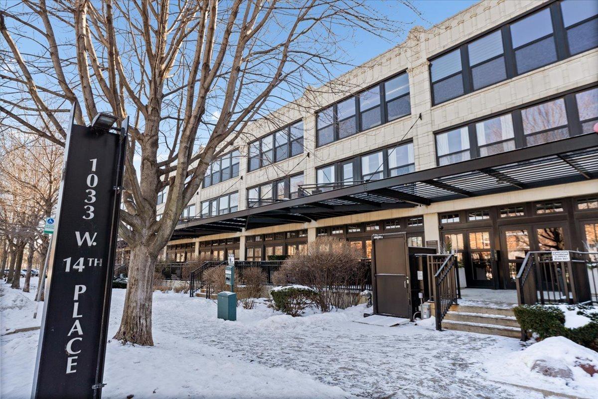 1033 W 14th Pl. #236, Chicago, IL 60608