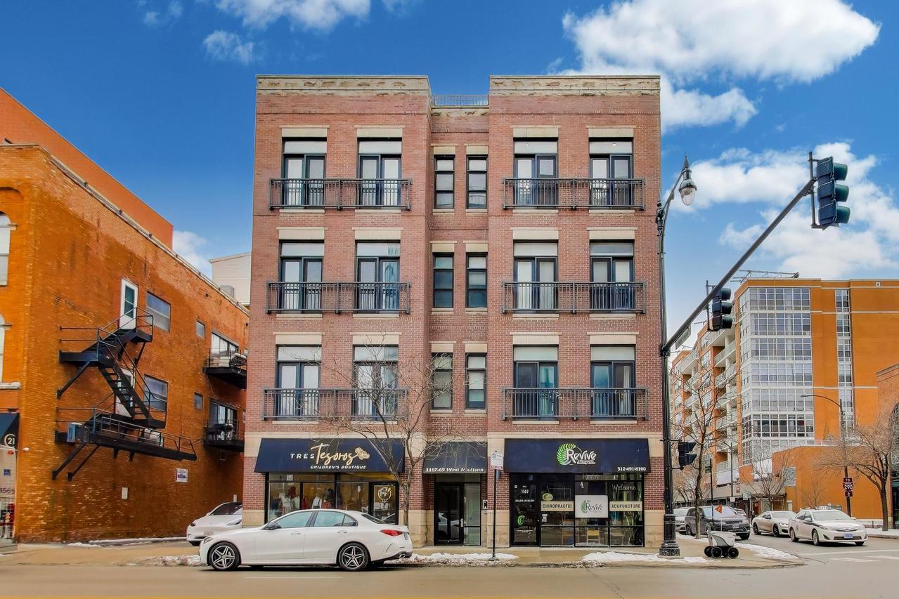 1169 W Madison St. #4W, Chicago, IL 60607