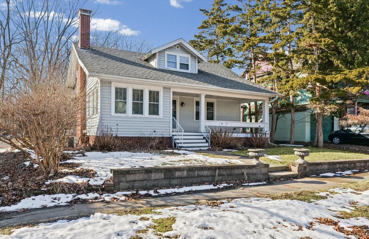 403 S New St., Champaign, IL 61820