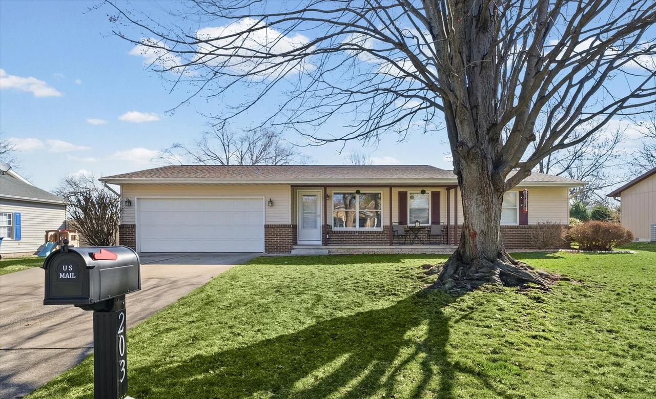 203 Valley Rd., Monticello, IL 61856