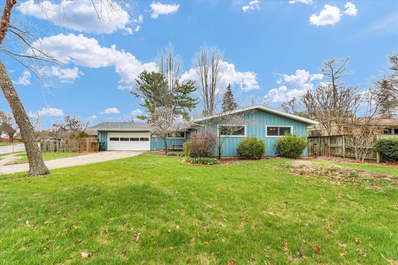 609 E Sunnycrest Ct., Urbana, IL 61801