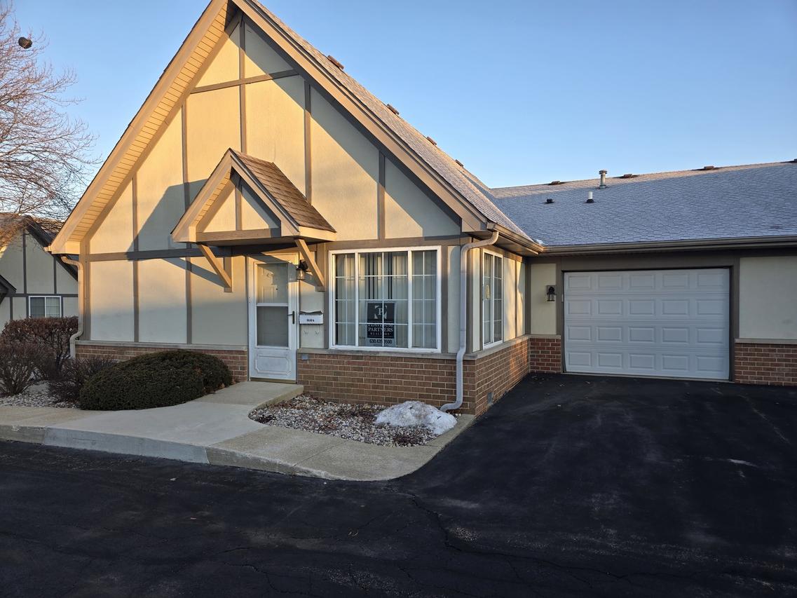 1684 Willow Circle Dr., Crest Hill, IL 60403