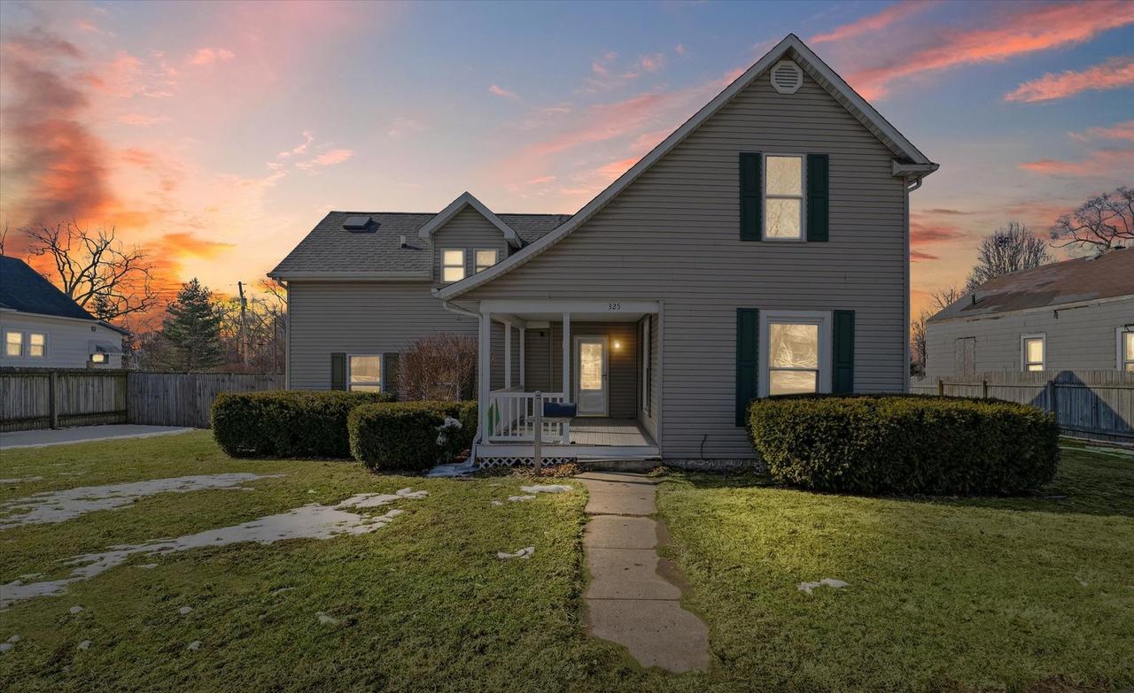 325 N Market St., Hoopeston, IL 60942