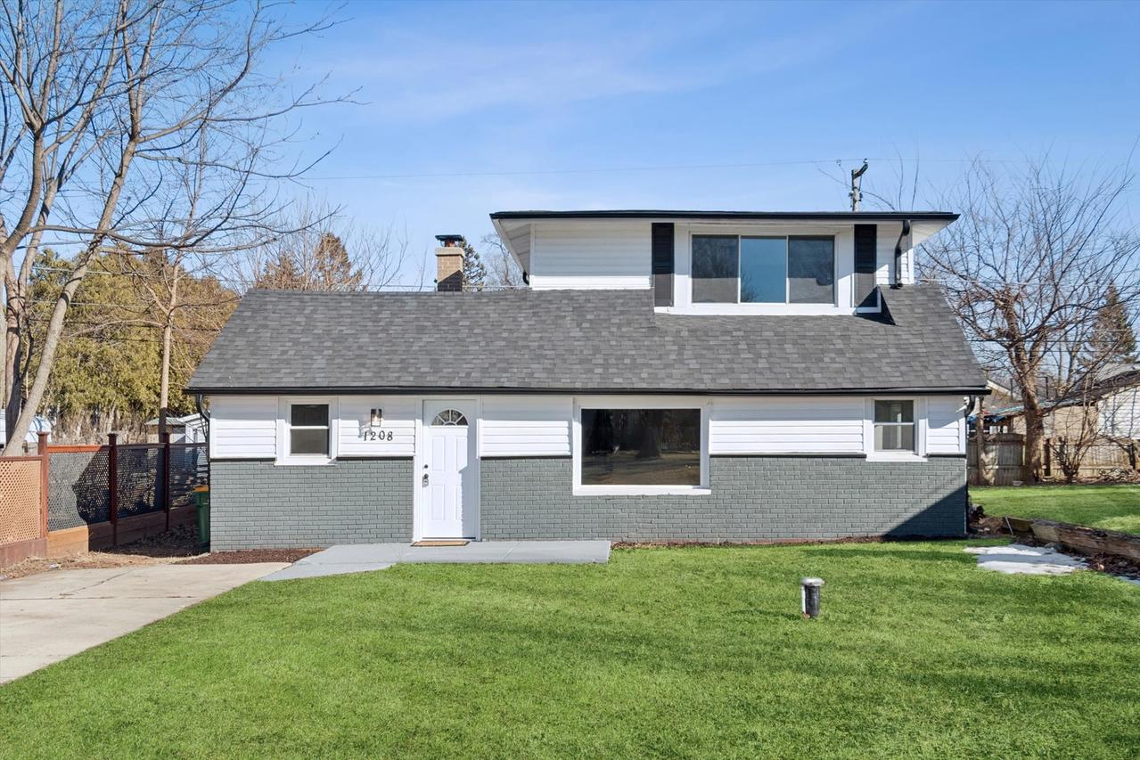 1208 S Union St., Aurora, IL 60505