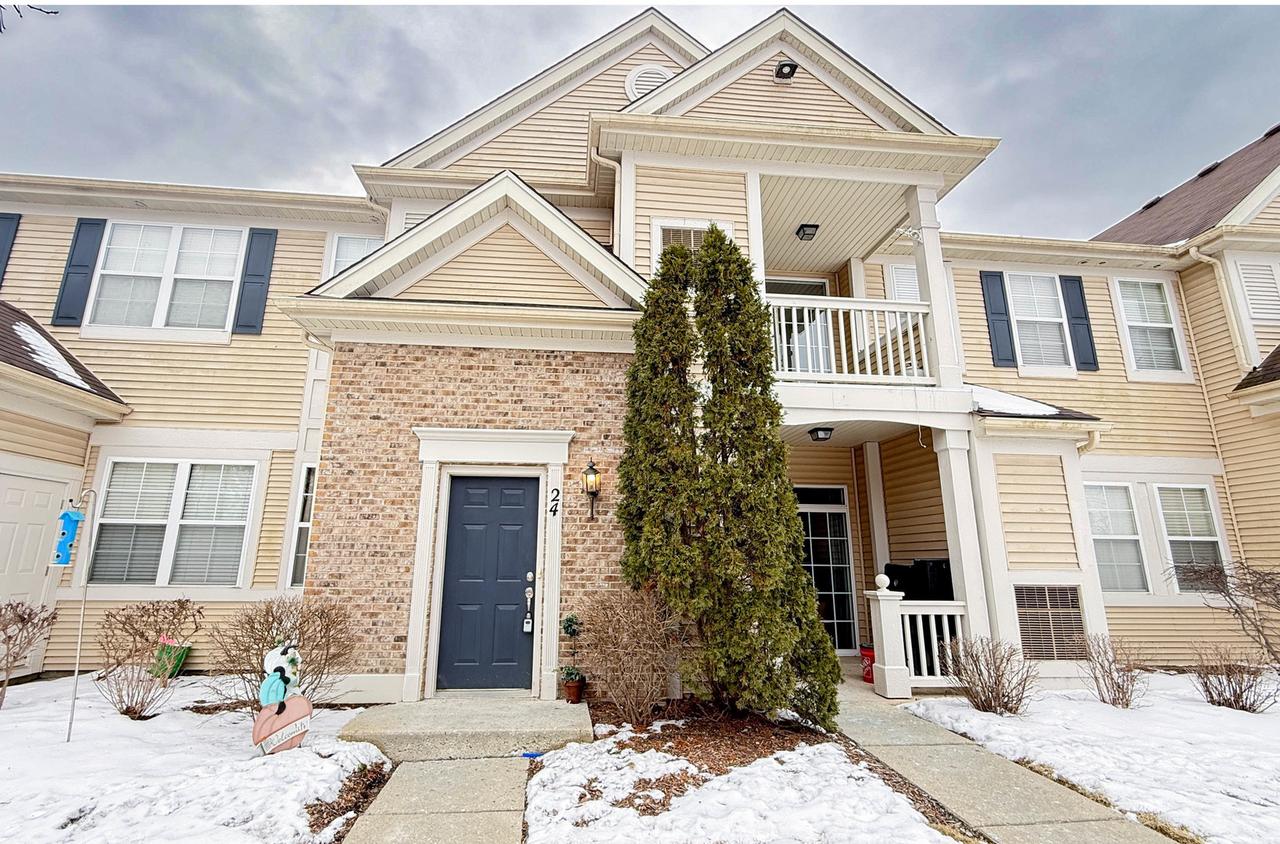 2250 Aurora Dr. #24, Pingree Grove, IL 60140