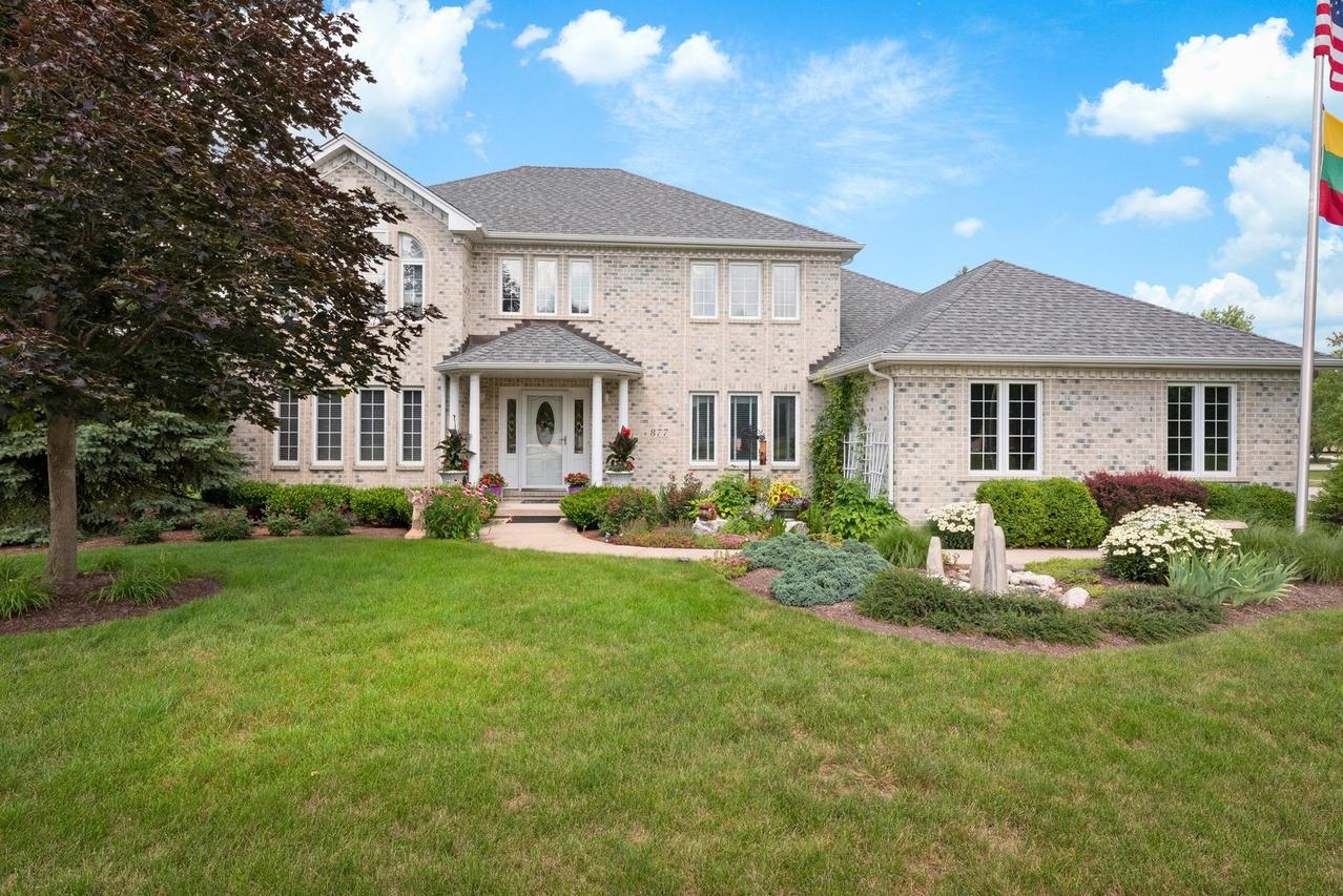 877 Elm St., Sugar Grove, IL 60554