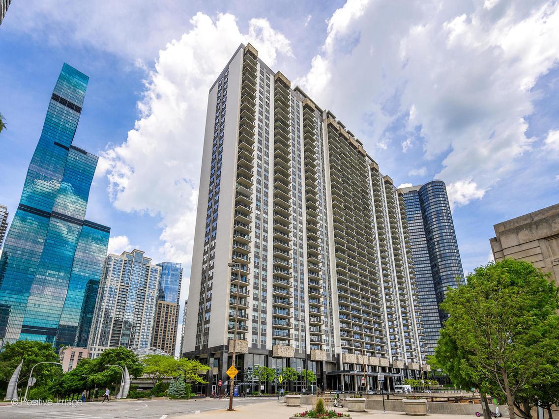 400 E Randolph St. #3715, Chicago, IL 60601