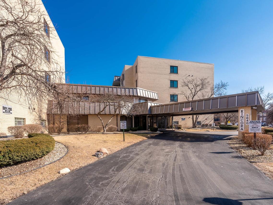 5840 W 104th St. #106, Oak Lawn, IL 60453