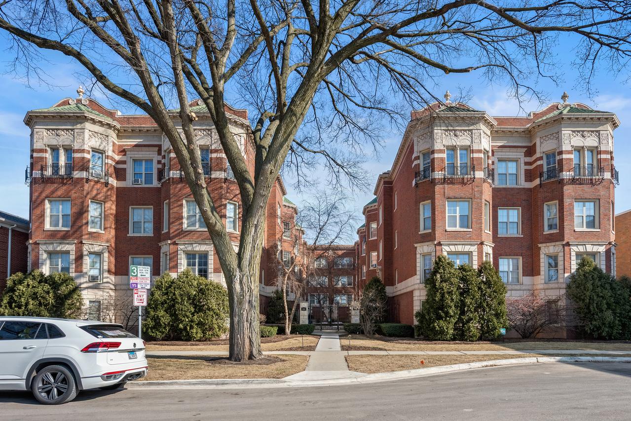 436 S Euclid Ave. #1N, Oak Park, IL 60302