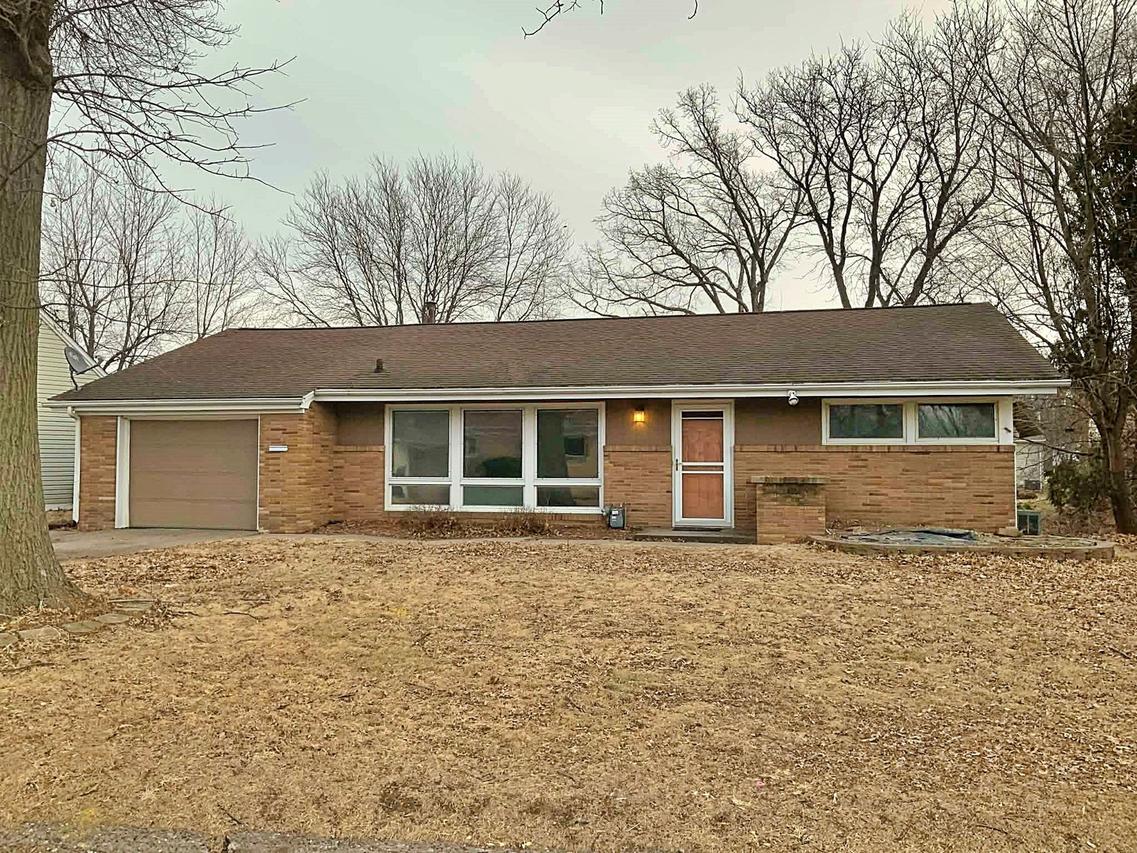 3006 15th St., Moline, IL 61265