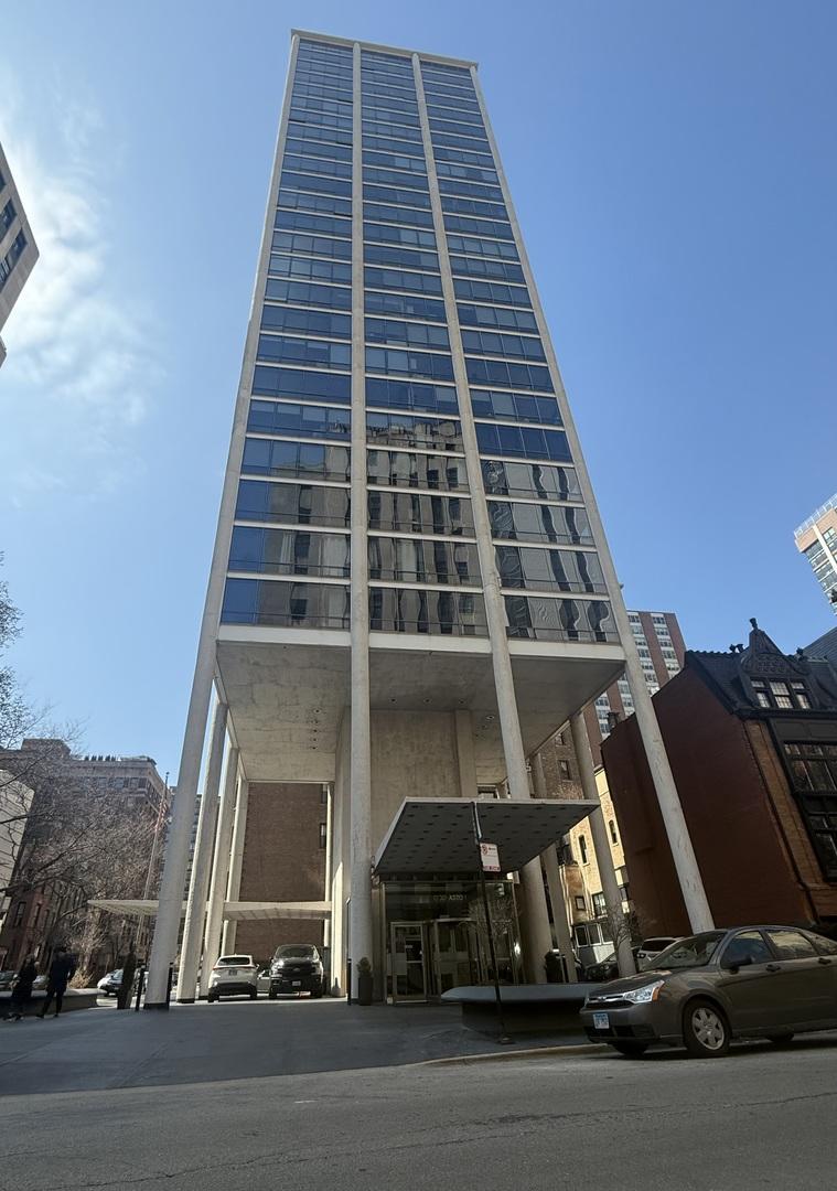 1300 N Astor St. #6B, Chicago, IL 60610