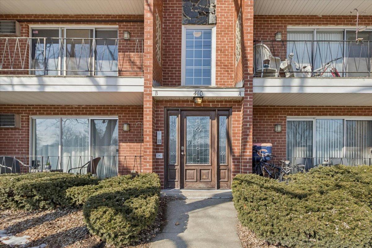 410 Crescent Blvd. #2B, Lombard, IL 60148