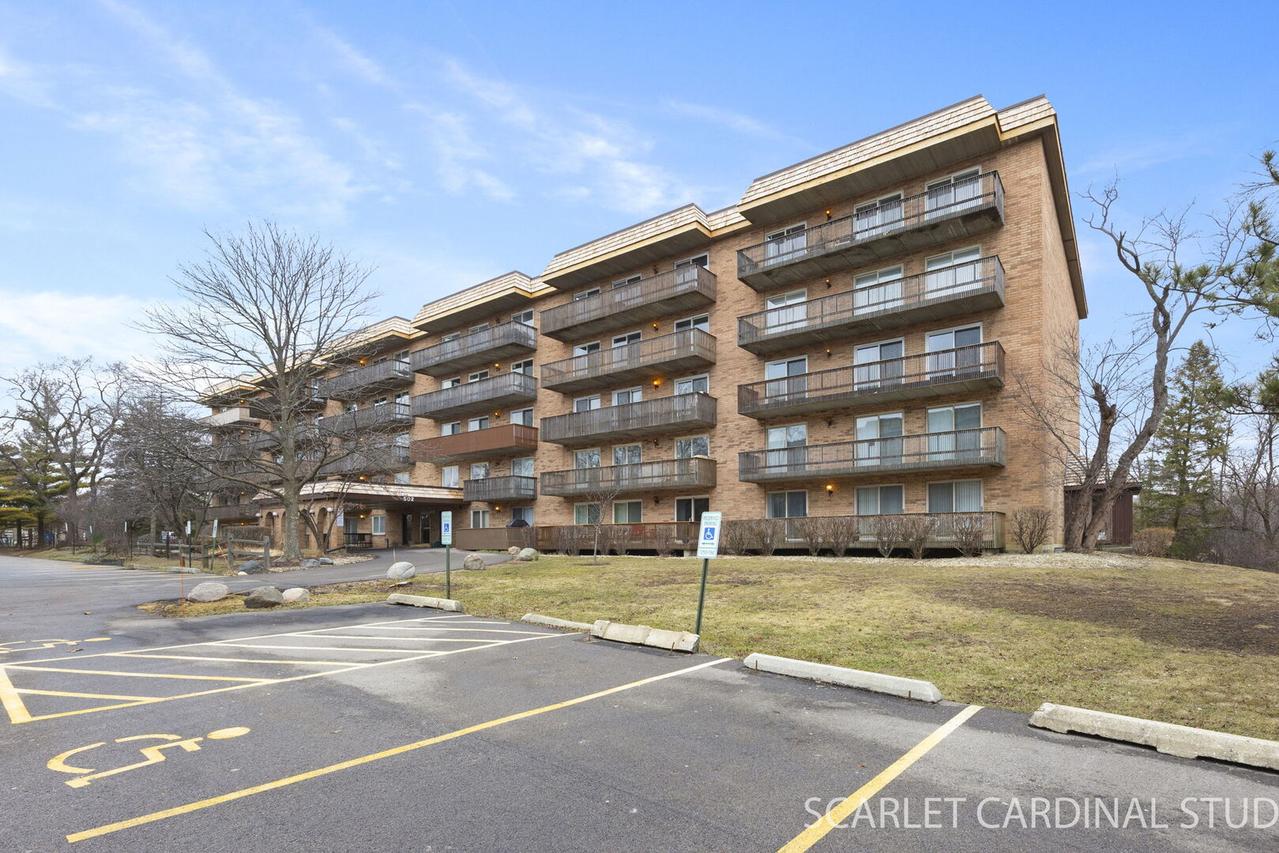 502 Redondo Dr. #107, Downers Grove, IL 60516