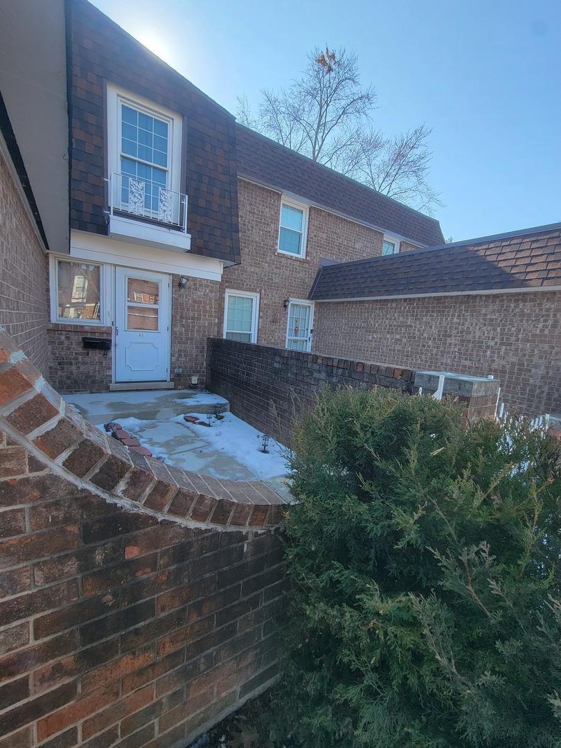 17W747 Standish Ln., Villa Park, IL 60181