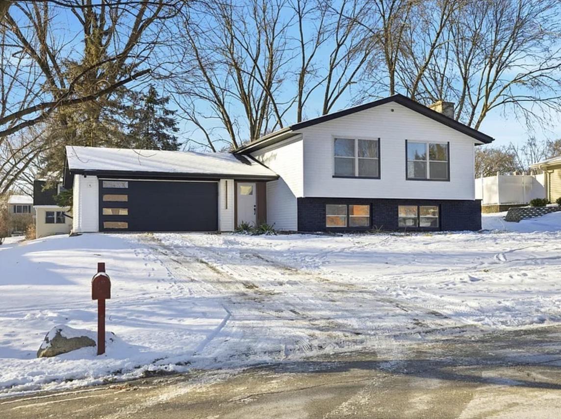 48 Starling Ln., Naperville, IL 60565