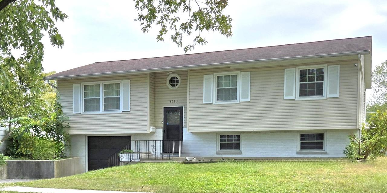 6925 Edgebrook Ln., Hanover Park, IL 60133