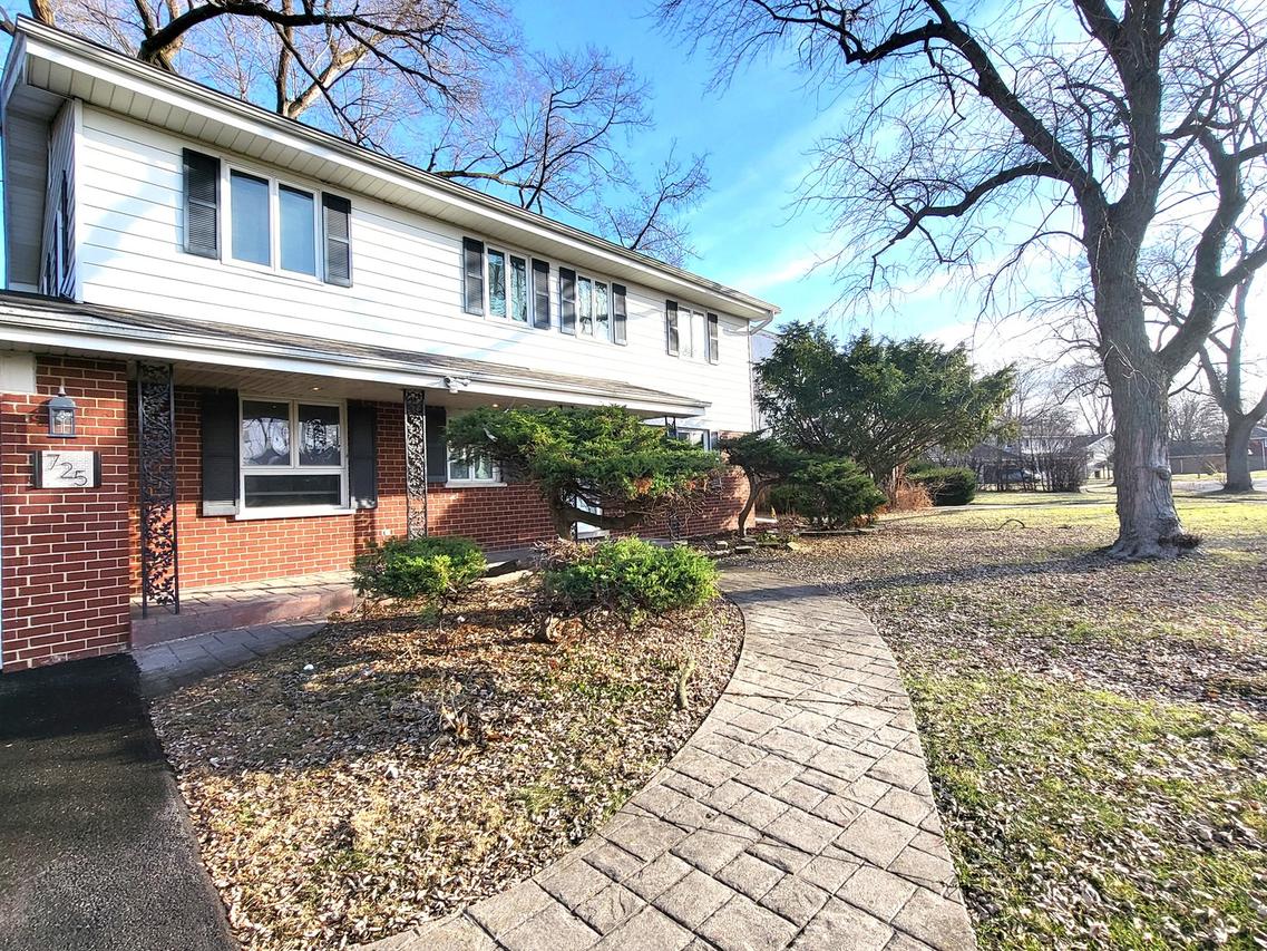 725 Braemar Rd., Flossmoor, IL 60422