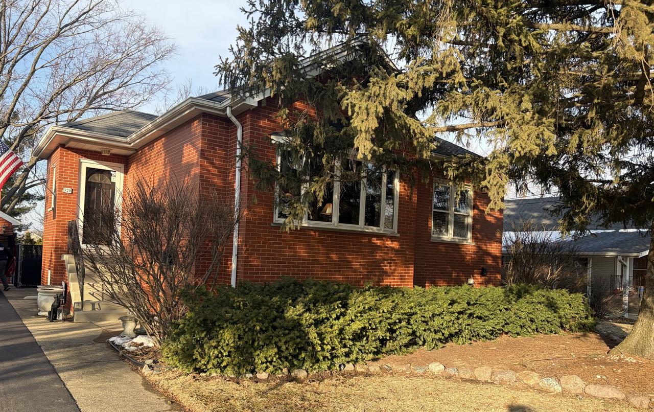 320 W Harrison Rd., Lombard, IL 60148