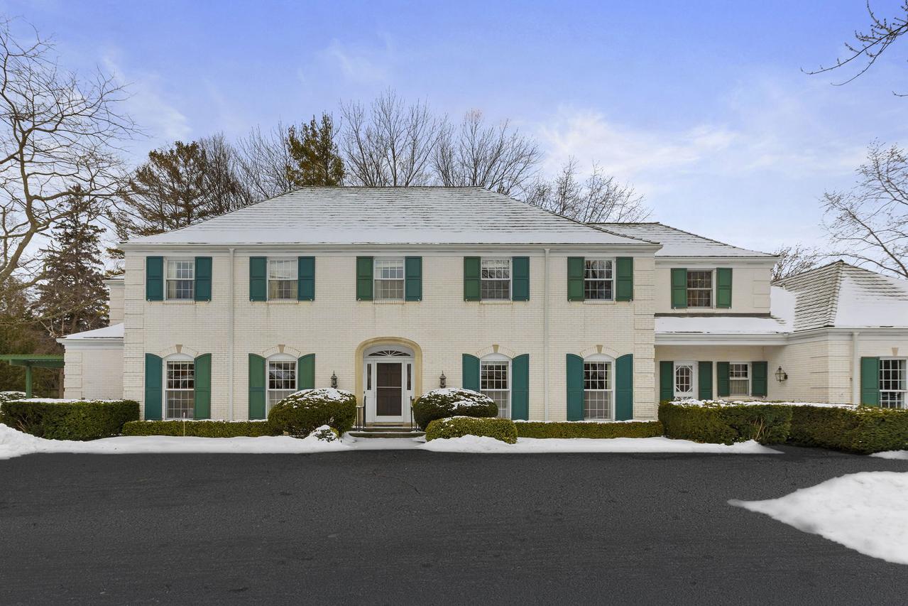 970 E Deerpath Rd., Lake Forest, IL 60045