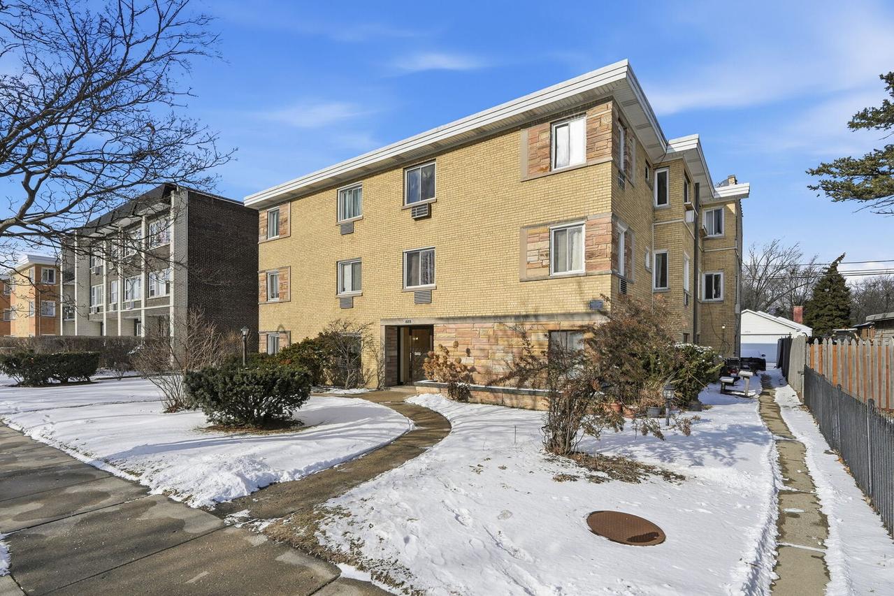 1609 Howard St. #2, Evanston, IL 60202