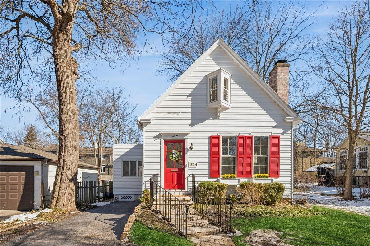 679 Bluff St., Glencoe, IL 60022