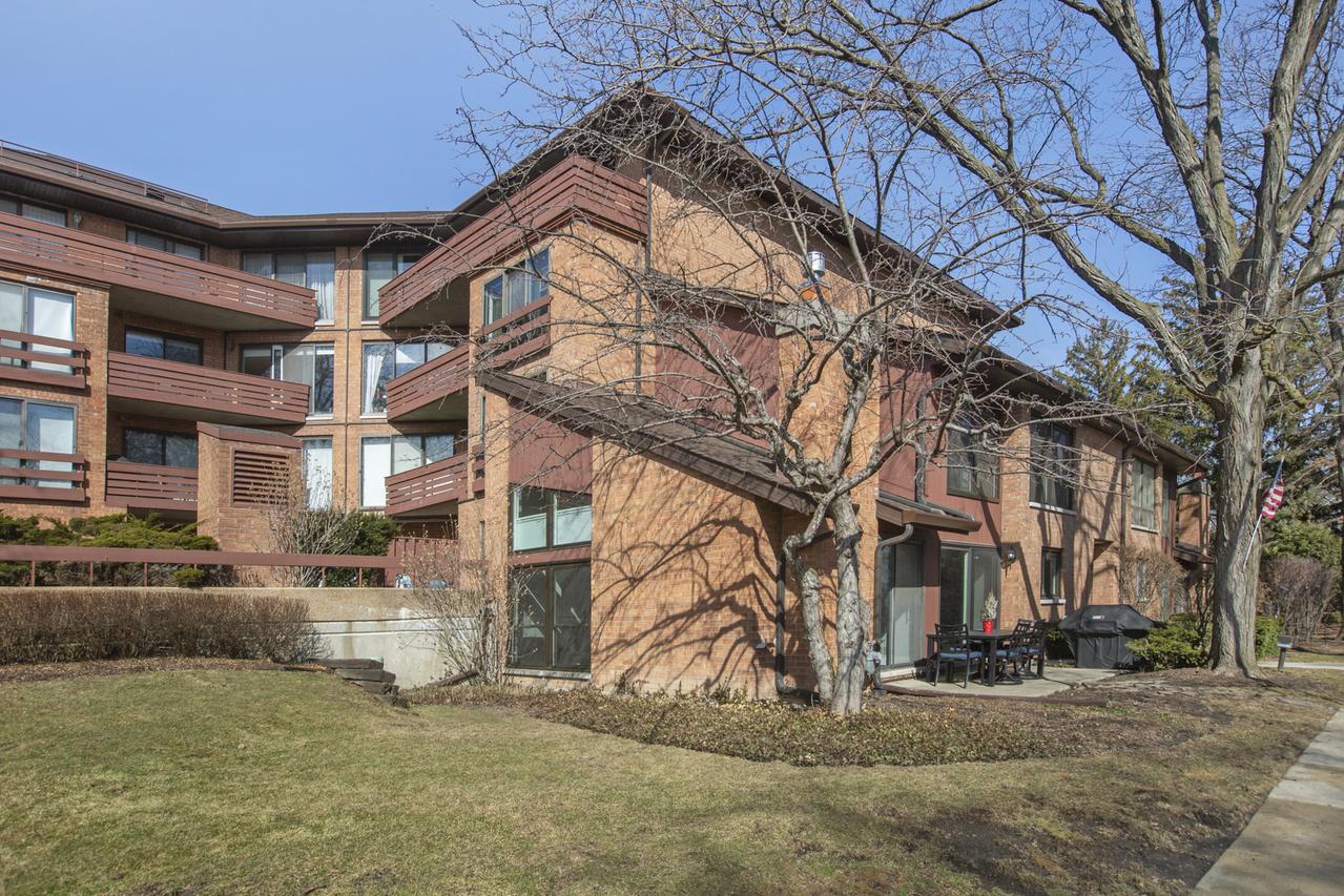 706 Waukegan Rd. #4, Glenview, IL 60025