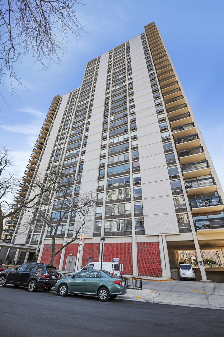 1360 N Sandburg Ter. #2908, Chicago, IL 60610