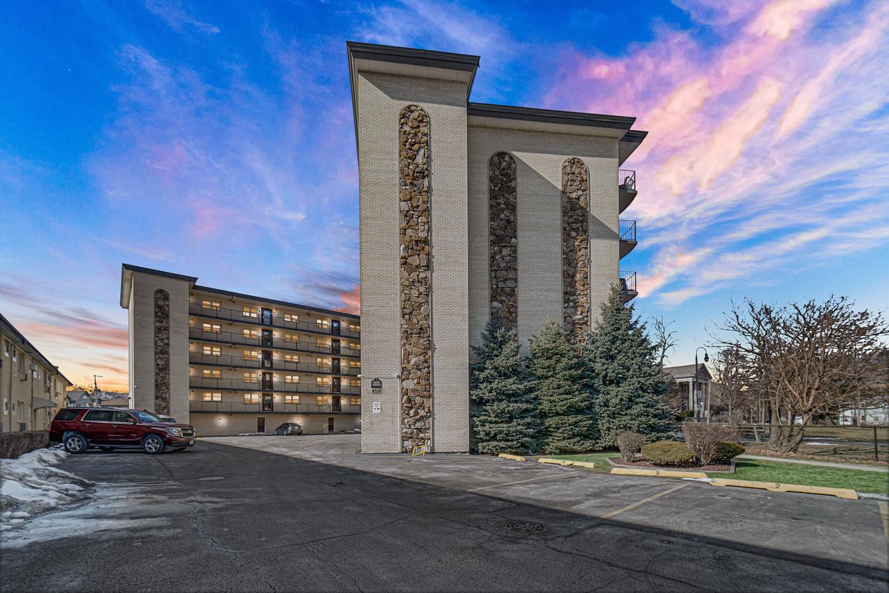 4572 N Milwaukee Ave. #5H, Chicago, IL 60630