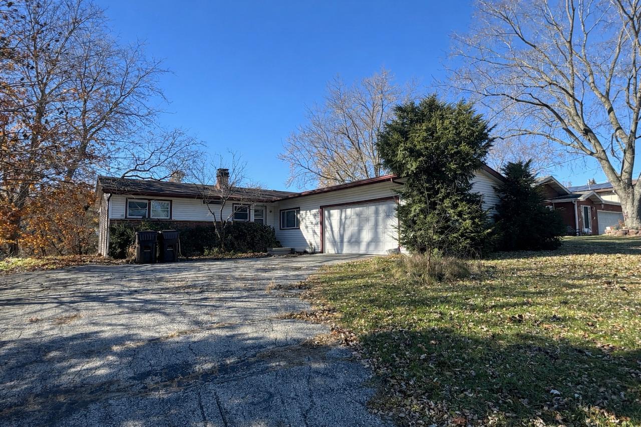 6411 Londonderry Dr., Cary, IL 60013