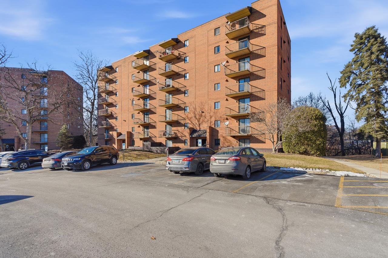 6010 Lake Bluff Dr. #402, Tinley Park, IL 60477