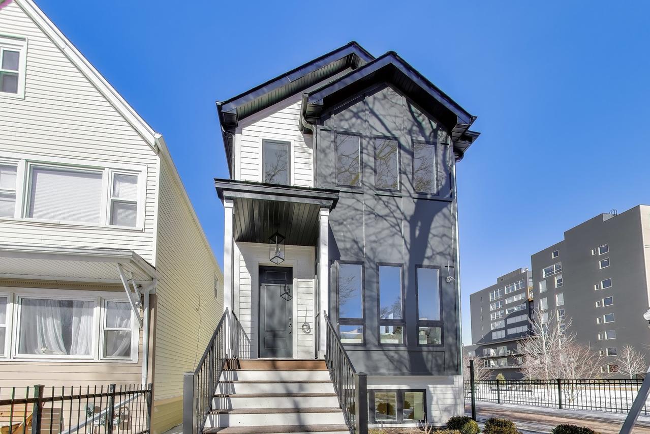 1632 W Hollywood Ave., Chicago, IL 60660