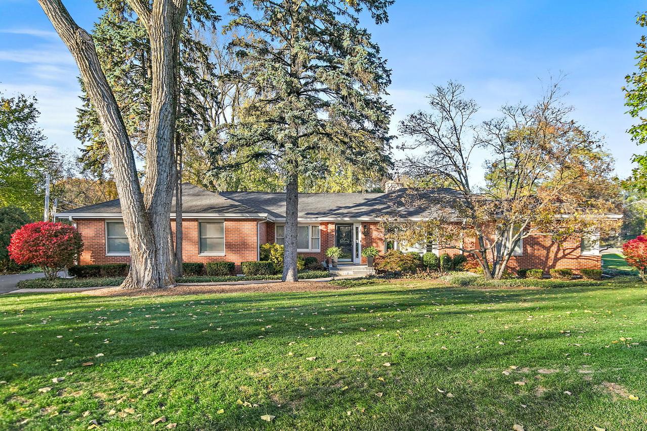 454 Harvard Ave., Barrington, IL 60010