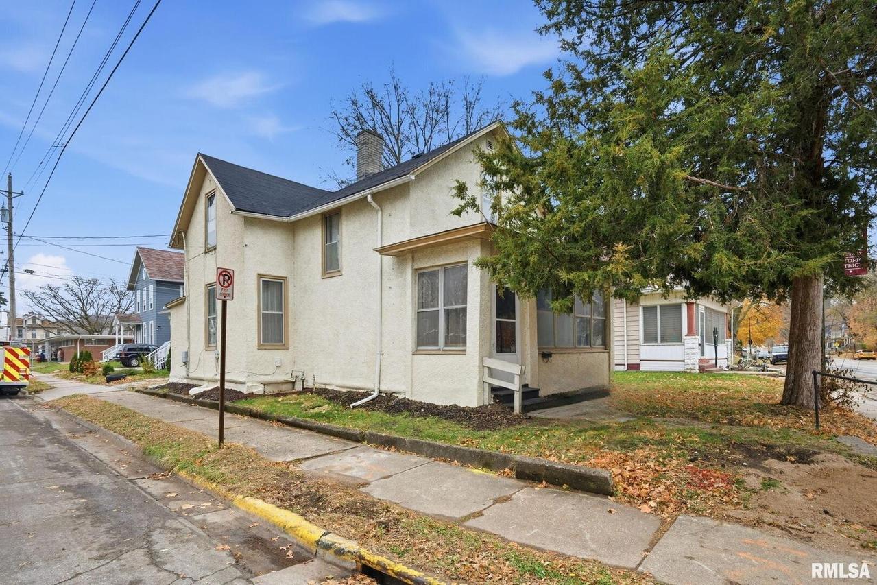 903 17th St., Rock Island, IL 61201