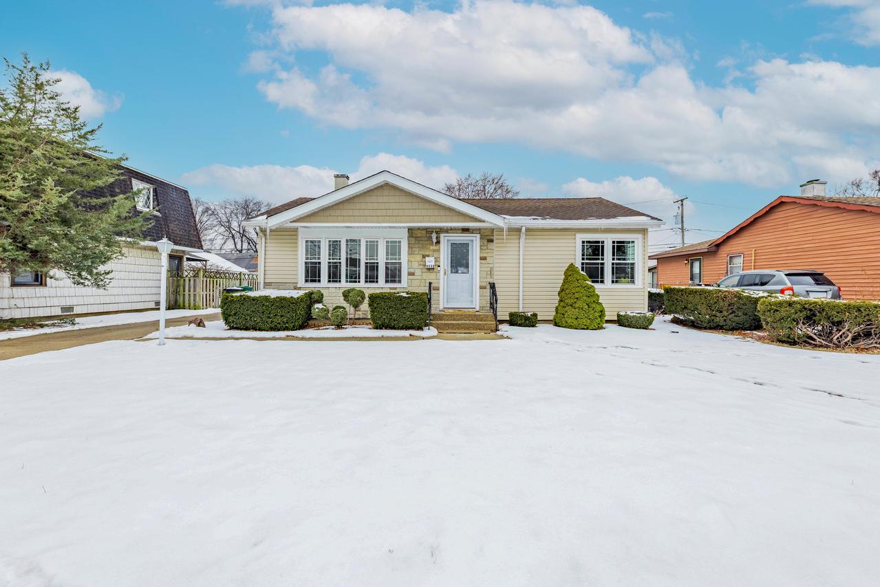 8036 Newland Ave., Burbank, IL 60459