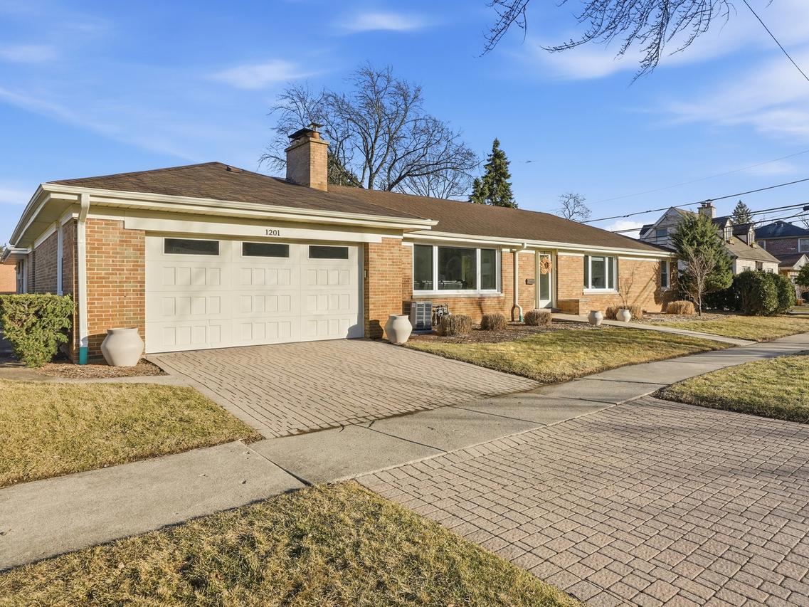 1201 S Knight Ave., Park Ridge, IL 60068