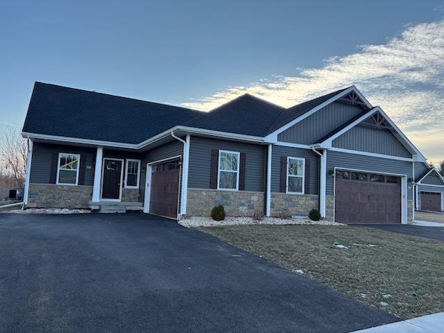 734 Anjali Ct. #L, Sycamore, IL 60178