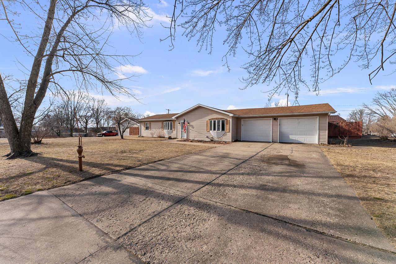 303 Jefferson St., New Boston, IL 61272