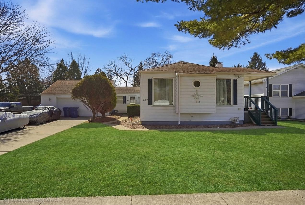 2357 Caton Farm Rd., Crest Hill, IL 60403