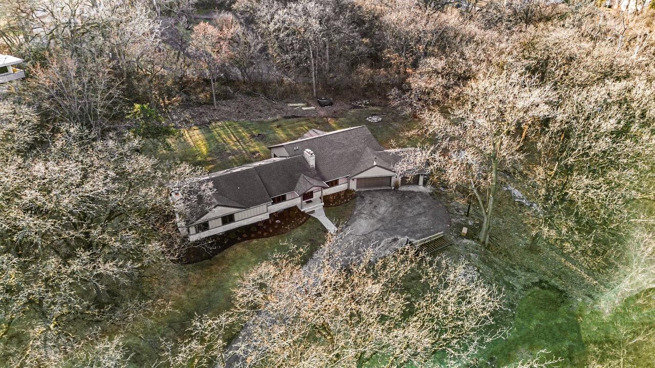 13200 S 80th Ct., Palos Park, IL 60464