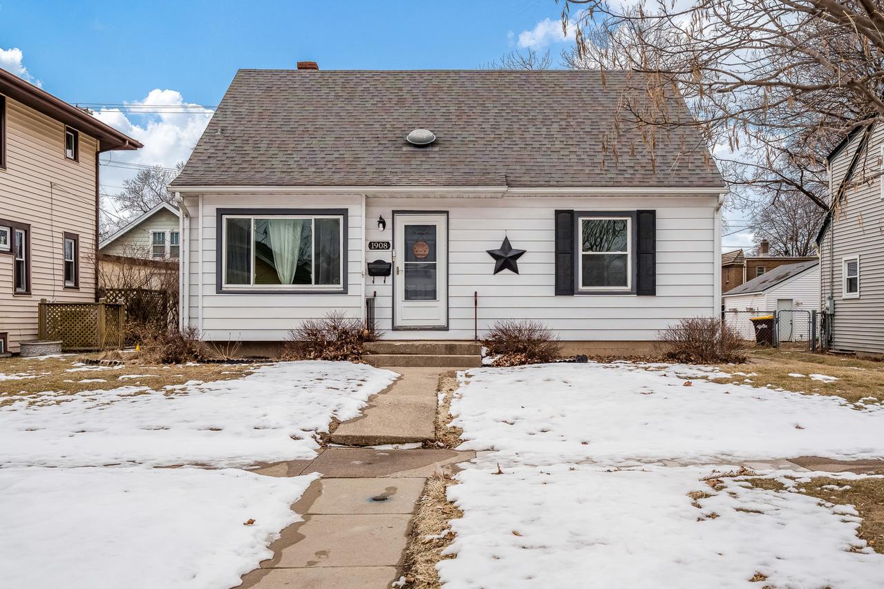 1908 Melrose St., Rockford, IL 61103