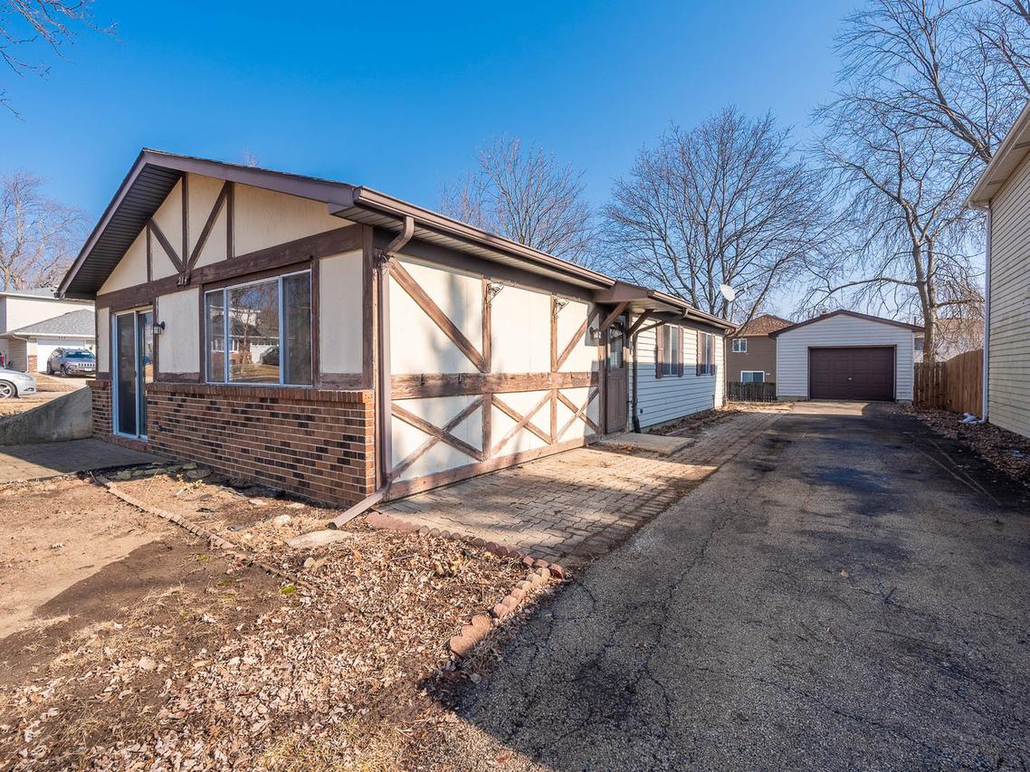 204 Mill Stream Dr., Bolingbrook, IL 60440