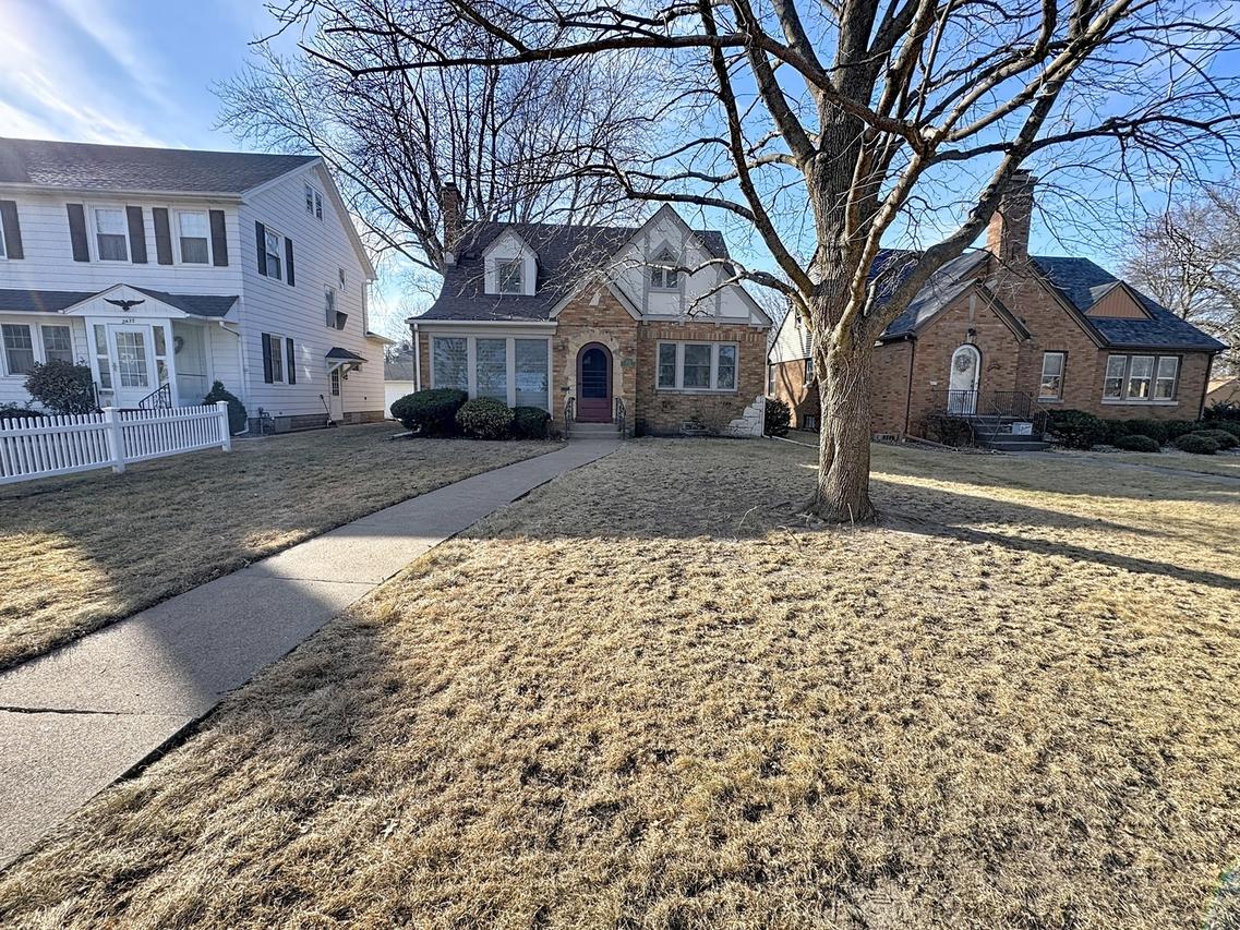 2431 28th St., Moline, IL 61265